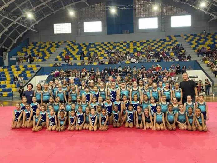 Festival de Ginástica reúne 200 alunos em Piracicaba